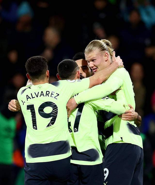  哈兰德戴帽破纪录，曼城横扫伯恩茅斯  