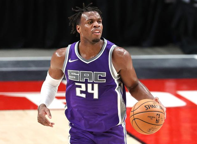  哈利伯顿妙传串联全队，步行者多点开花大胜黄蜂止滑坡