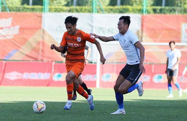  兰斯后卫组合默契十足，高空轰炸连入两记头球  